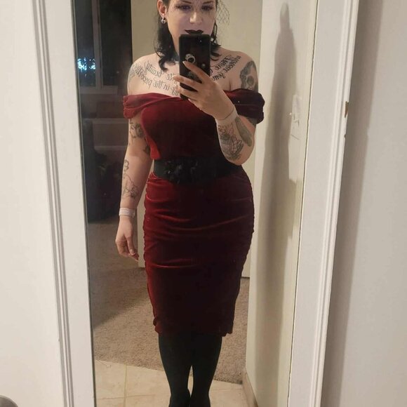 Wine Red 1960s Velvet Vintage Cocktail Dress - Picture 2 of 5